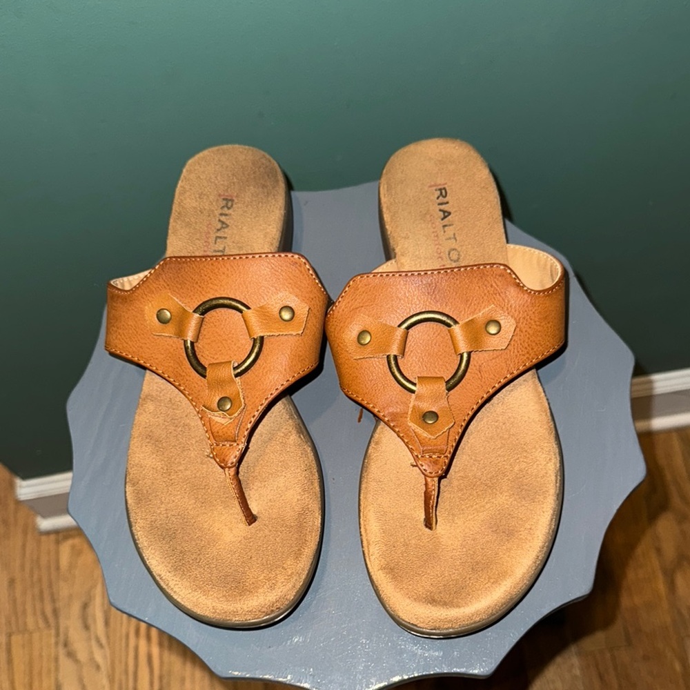 ❄️Rialto Tan Comfort Sandals with‎ Gold Details size 7